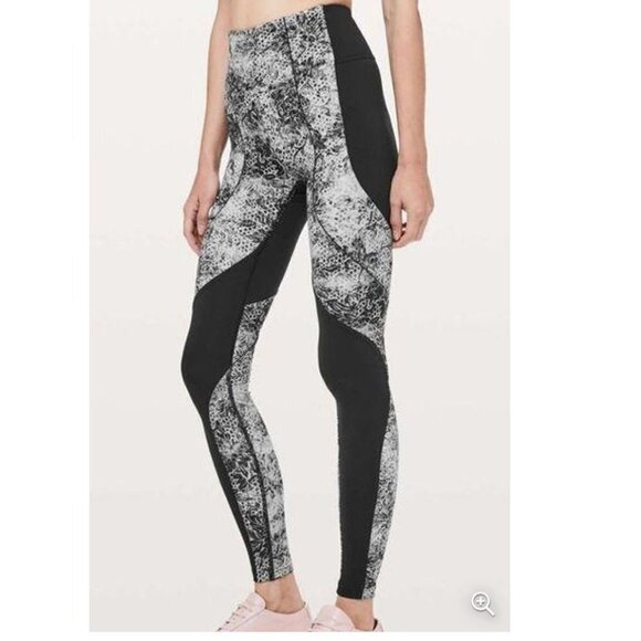 Lululemon women's 4 sweat and repeat serigraph starlight high waisted LIKE NEW - Picture 3 of 8